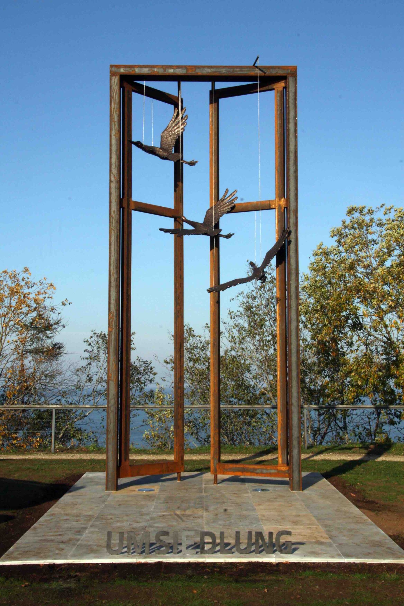 Saka mõisas avati Umsiedlungile pühendatud mälestusmärk