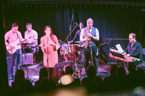 September  &ndash; Paljut&otilde;otavad avangud ja v&auml;&auml;rikad j&auml;tkajad