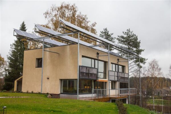 Nullenergiamajast ja p&auml;ikeseenergiast ehk  Kuidas p&auml;&auml;sta arhitektuur