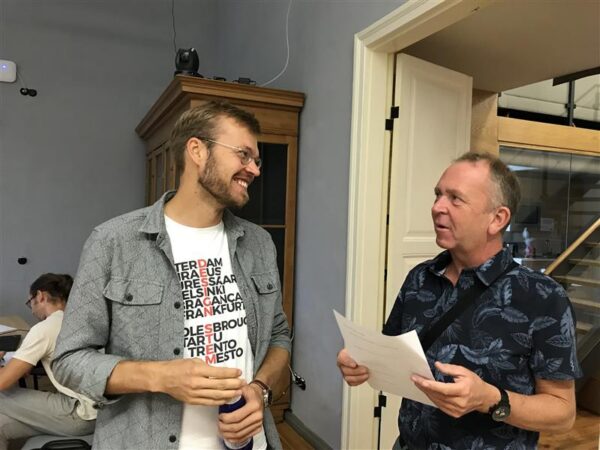 Past&ouml;riseerimispantomiim ja paanikahoog klassiruumis