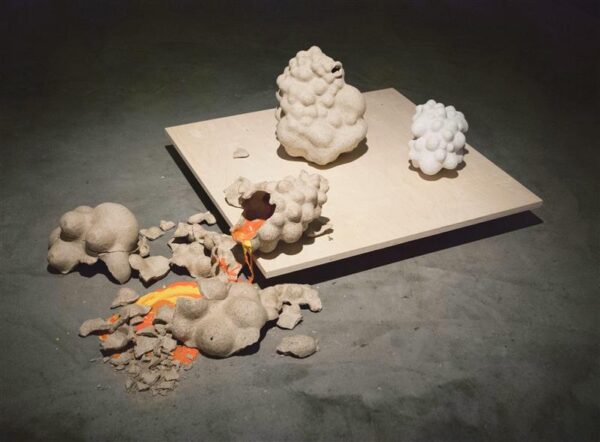 Miks just n&uuml;&uuml;d keraamika ja savi?