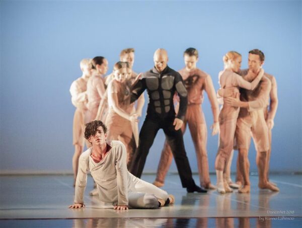 Tulevikku suunatud balletid minevikukajas