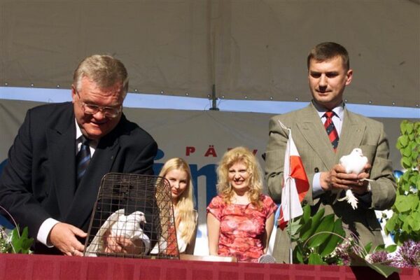 H&uuml;vasti,  postkommunistlik Eesti!