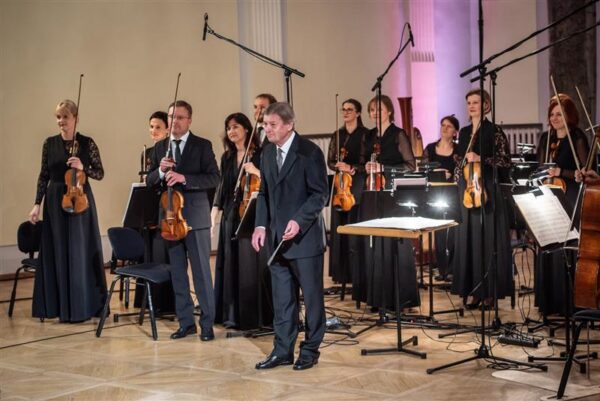 Detsember  &ndash; Kristusest kommertsini