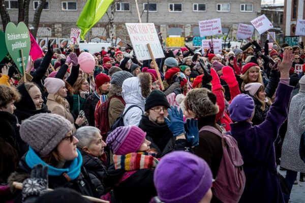 Elluj&auml;&auml;misstrateegiad  autoritaarsuse kursil Euroopas