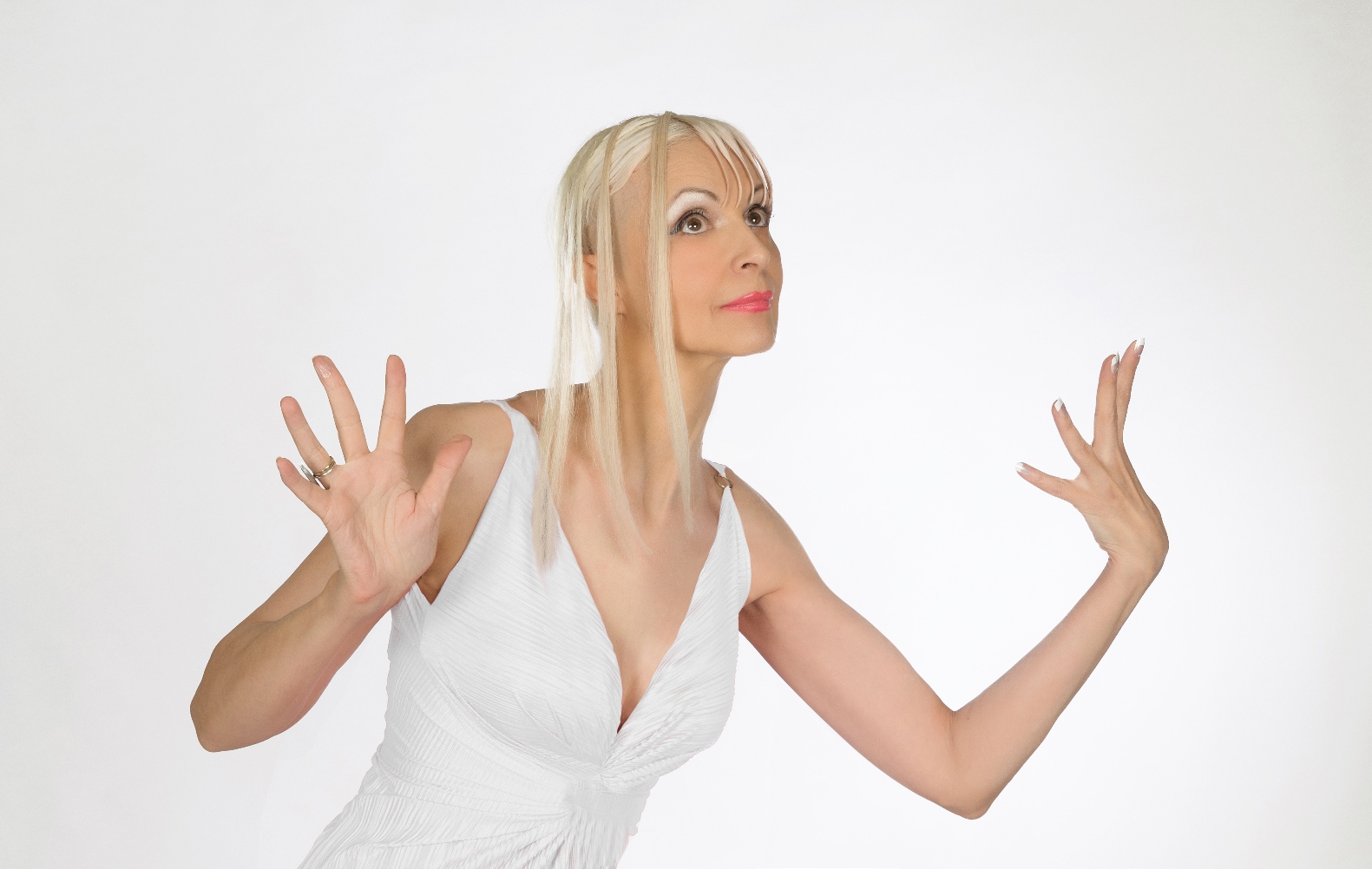 Mery Crystal Ra näitus “Kirgede mets” Tampere Majas