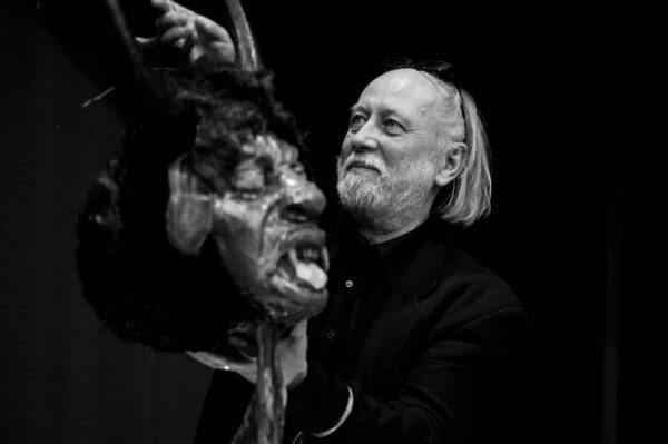 Laulgem hoi! Elagu Karu!