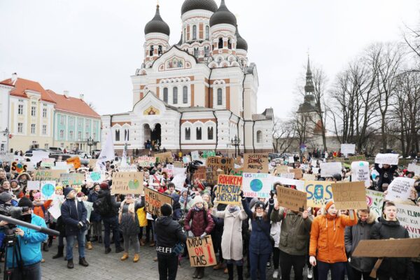 Kliimastreigi korraldanud koolinoorte pöördumine koalitsioonikõneluste juhtide poole