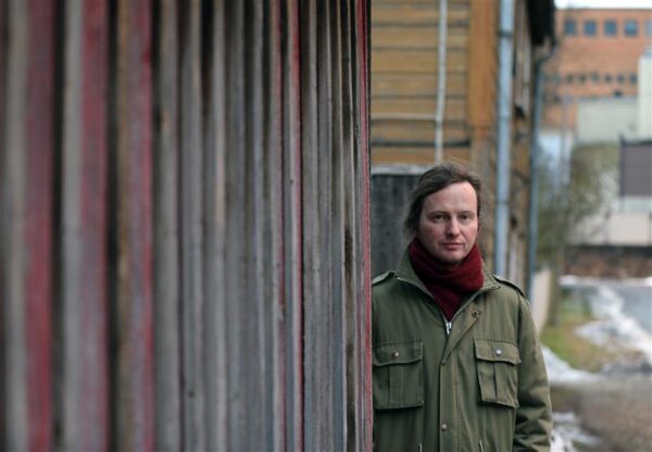 Kollane nokkm&uuml;ts, salajane haigruk&otilde;nd, k&otilde;hn rebane