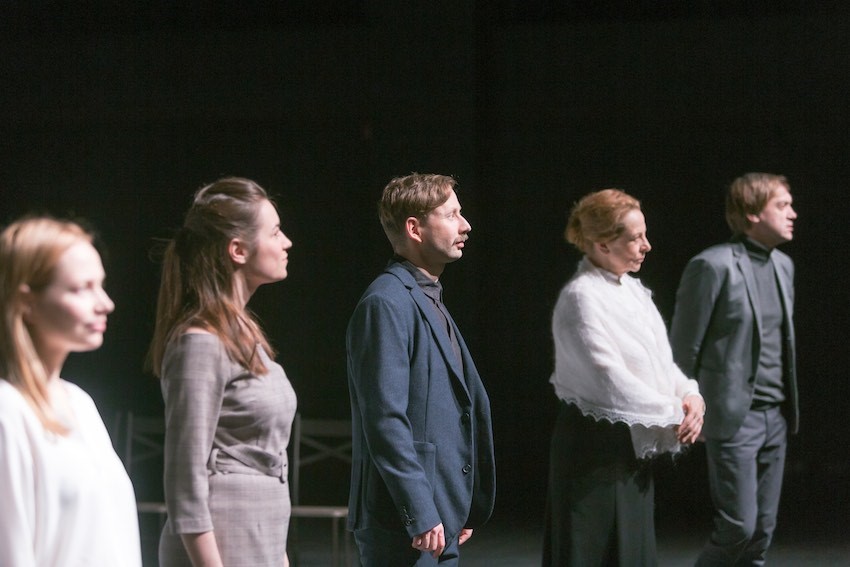 Vaba Lava Tallinna teatrikeskuse lavale jõuab Julia Aug lavastus “MINU EESTI VANAEMA”