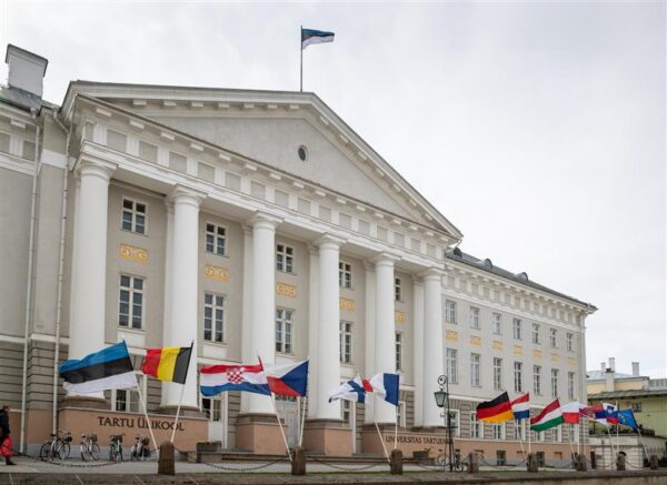 &Uuml;likool j&auml;&auml;b &uuml;likooliks