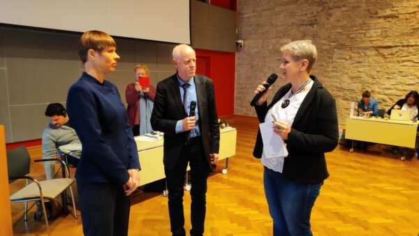 T&otilde;usude ja m&otilde;&otilde;nade tee &ndash; Eesti Ajakirjanike Liit 100