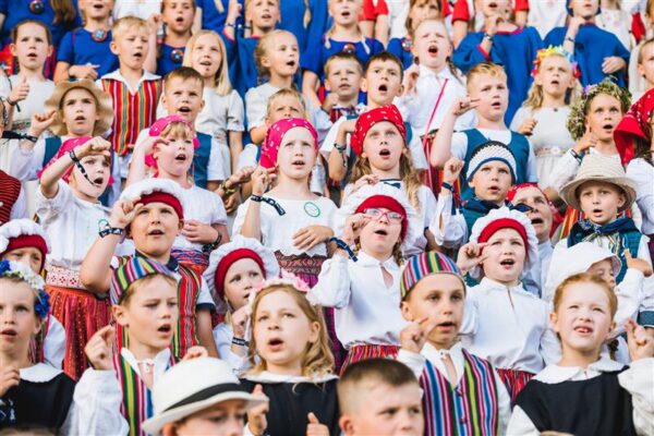 Laulupidu &ndash; lauljate v&otilde;i rahva pidu?