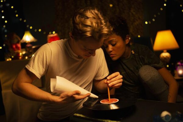 Lendan sajaga peale, s&otilde;idan t&auml;iega sisse