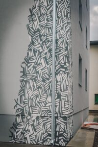 Tartu südalinnas valmisid eesti kunstnike seinamaalingud