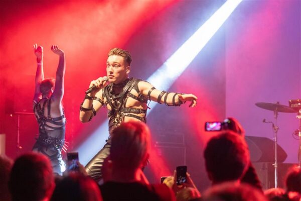 Linnafestival kliimastreigi ja korruptsioonitantsuga