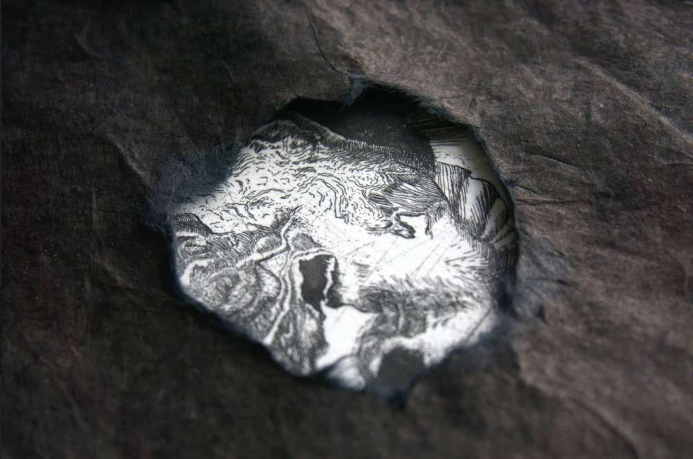 Graafikute grupinäitus „Tumeaine” Tartu Kunstimajas