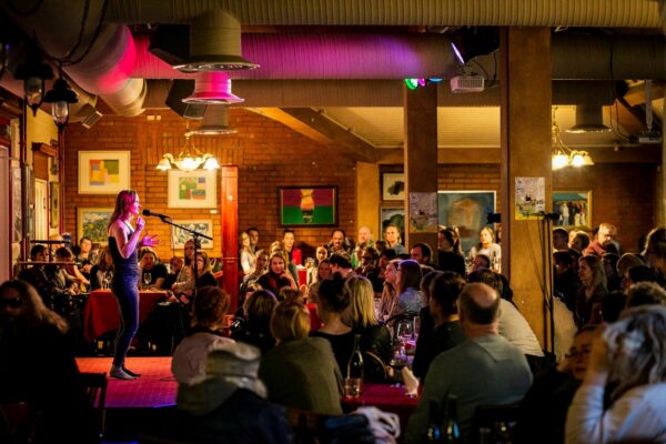 Tartus tärkab sügiseti kurjakuulutav lill, mis levitab luulekatku