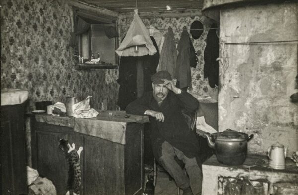 Välinäitus „Kuhu ühtegi päikesekiirt ei paista“ Kalamaja muuseumis