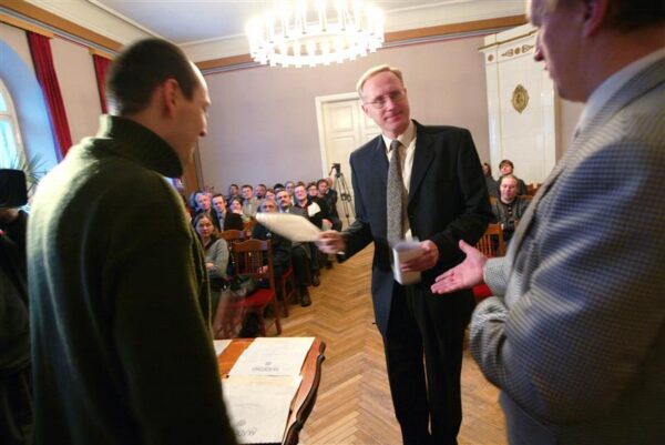 Aina konservatiivsem liberaal t&auml;henduste &uuml;lek&uuml;lluse &otilde;hustikus