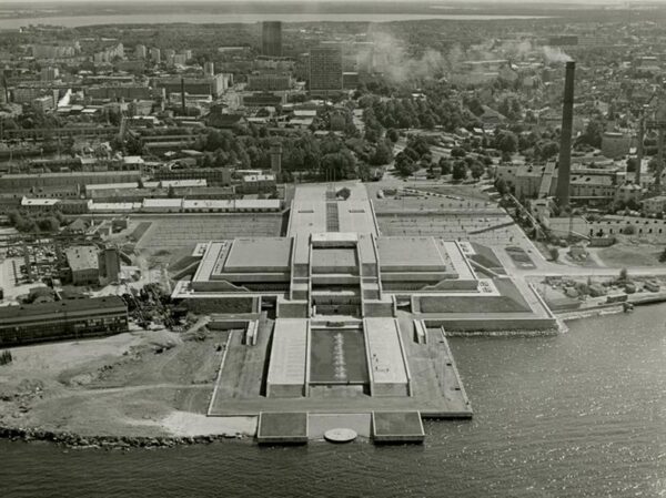 Linnahall ekspertide k&auml;es