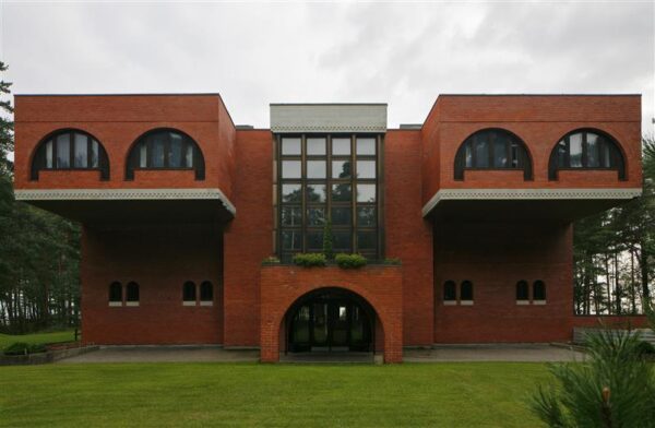 Topeltmoraaliga ühiskonna tunnismärk