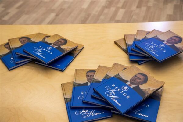 &Uuml;likooliasjad. Eestpoolt tagasi