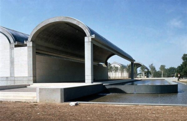 18 aastat koos Louis Kahniga &ndash; paarsada lehek&uuml;lge ehitusp&otilde;nevikku