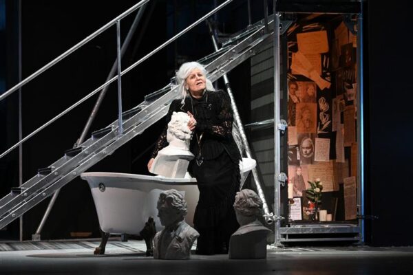 &Uuml;ks t&uuml;tar isa otsimas