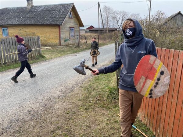 S&otilde;jametafoorid meditsiinis. Viirus kui n&auml;htamatu vaenlane