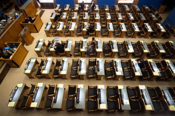 Hakkame, mehed, t&ouml;&ouml;tama!