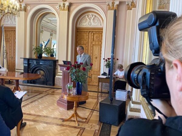 Jaak Kangilaski pälvis Paul Ariste medali, teaduste akadeemia medal Maaja Vadile