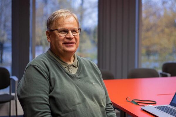 Pealelend  &ndash; Akadeemik Eero Vasar,  Tartu &uuml;likooli bio- ja siirdemeditsiini instituudi professor