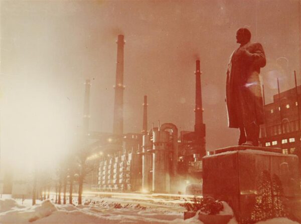 Tuttava linna tuled  – Ees ootas meri