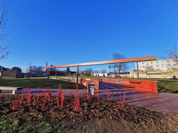 &Uuml;ks jalg Eestis, teine L&auml;tis