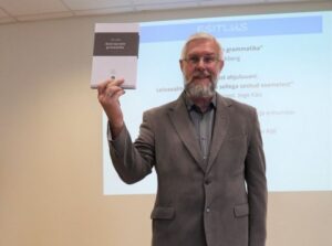 Wiedemanni keeleauhinna laureaat on Jüri Viikberg