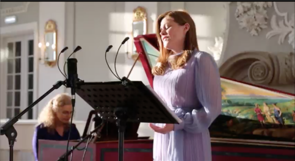 Ilusal p&auml;ikesepaistelisel laup&auml;eval veebikontserdil