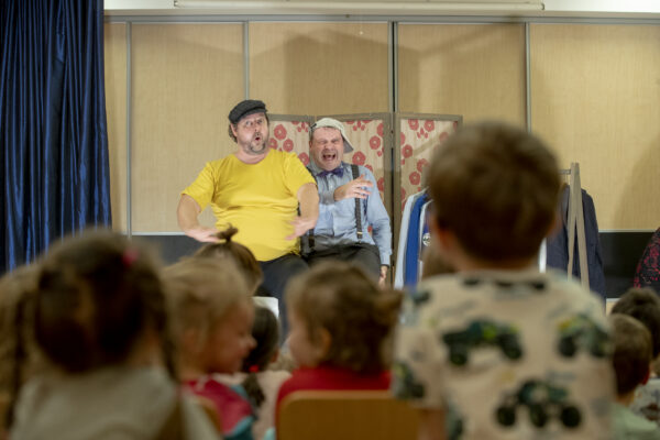 Lasteaedades m&auml;ngivate teatrite kohal laiub h&auml;marus