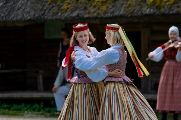 Kuidas paluda iseennast tantsule?