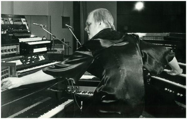 Pärnu Kunstinädala avab Sven Grünbergi autorikontsert „Hingus”