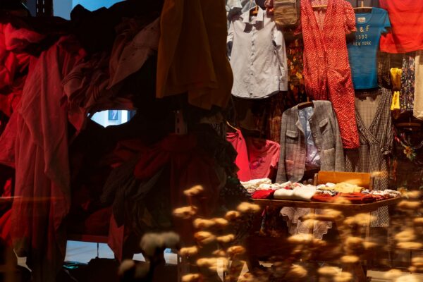 Noorte osalusnäitus “Tõttamise tagajärjed. Näitus kiirmoe kahjulikest mõjudest” ERMis