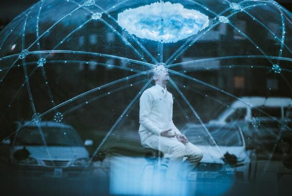 Inimese tragikom&ouml;&ouml;dia antropozoonooside rullimise ajastul