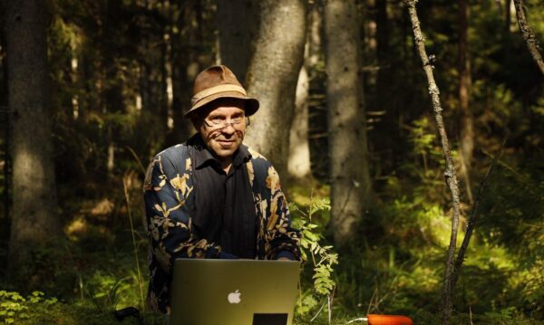 Pealelend  &ndash; Peeter Laurits, &bdquo;Biotoopia&ldquo; korraldaja