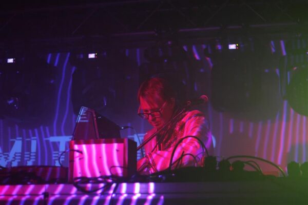 Hubane ni&scaron;ifestival piirangute vahel