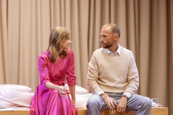 P&otilde;hjuste ja tagaj&auml;rgedeta paarisuhe