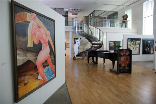 &Uuml;listuslaul naiselikule ilule ja v&auml;ele