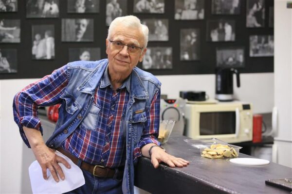 Alevipoisist rahvakunstniku elu teatris