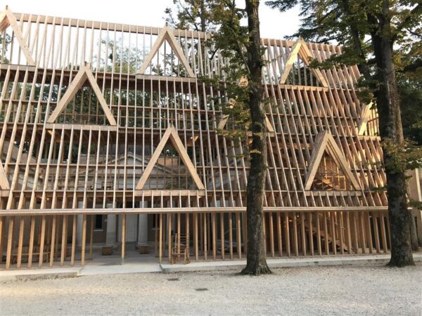 N&uuml;&uuml;diskunstim&otilde;tisklus arhitektuurist