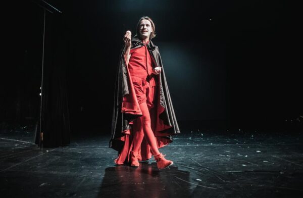 Ahasveerus t&otilde;e juurde