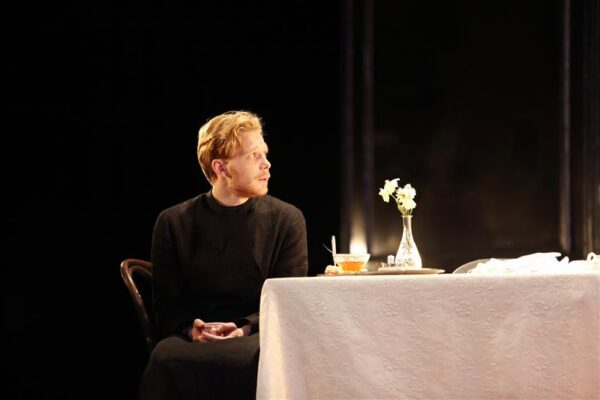 Mina, Nikolai Stavrogin